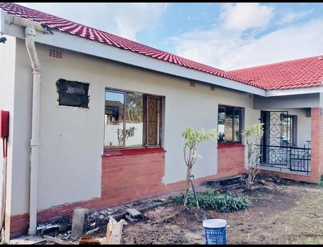 5 BEDROOM HOUSE FOR SALE IN SANDFIELD